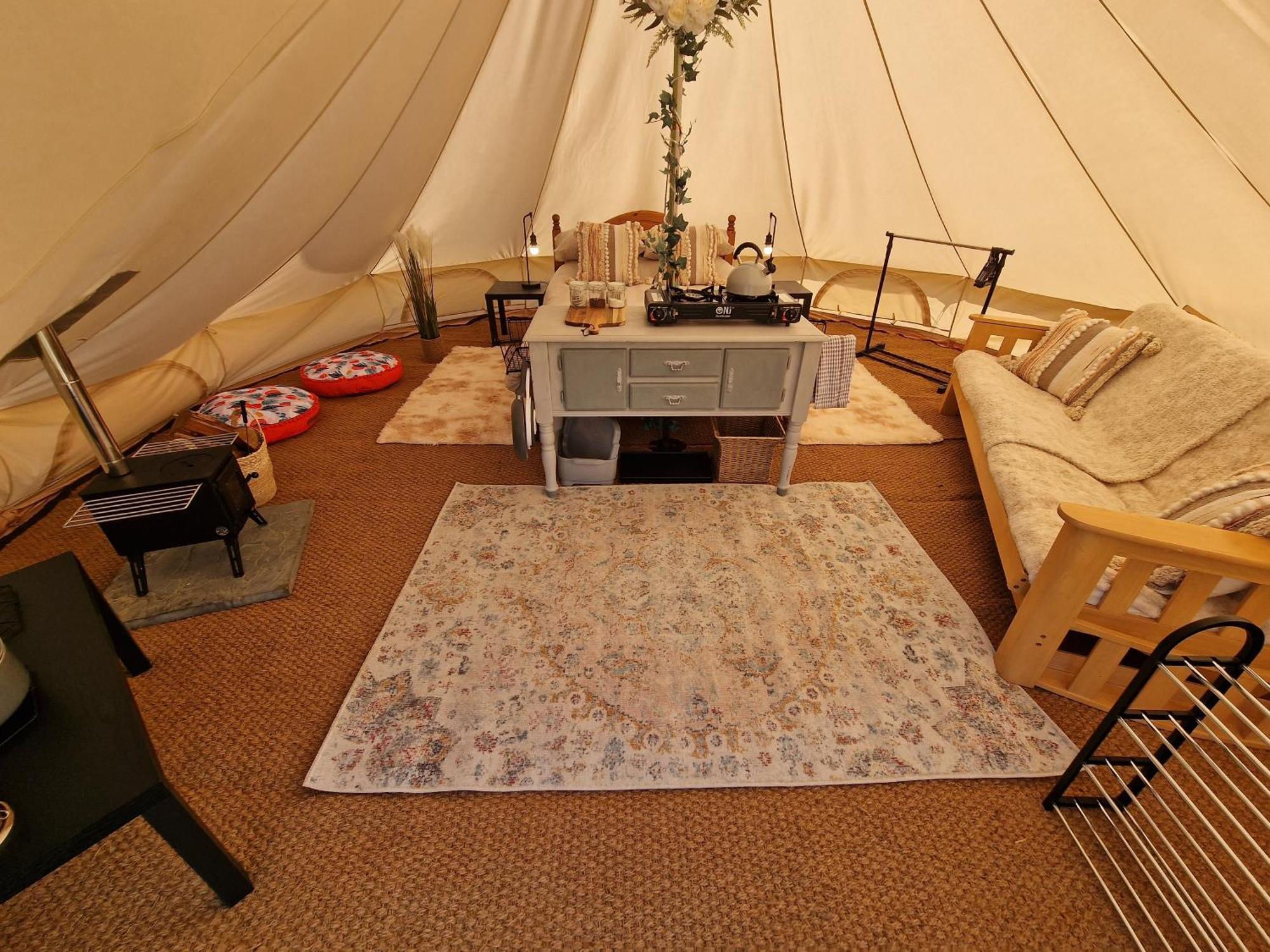 Beautiful 1-Bed Bell Tent In Хоулихед Екстериор снимка